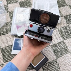 Polaroid SX-70 Land Camera - Black leather and Silver chrome
